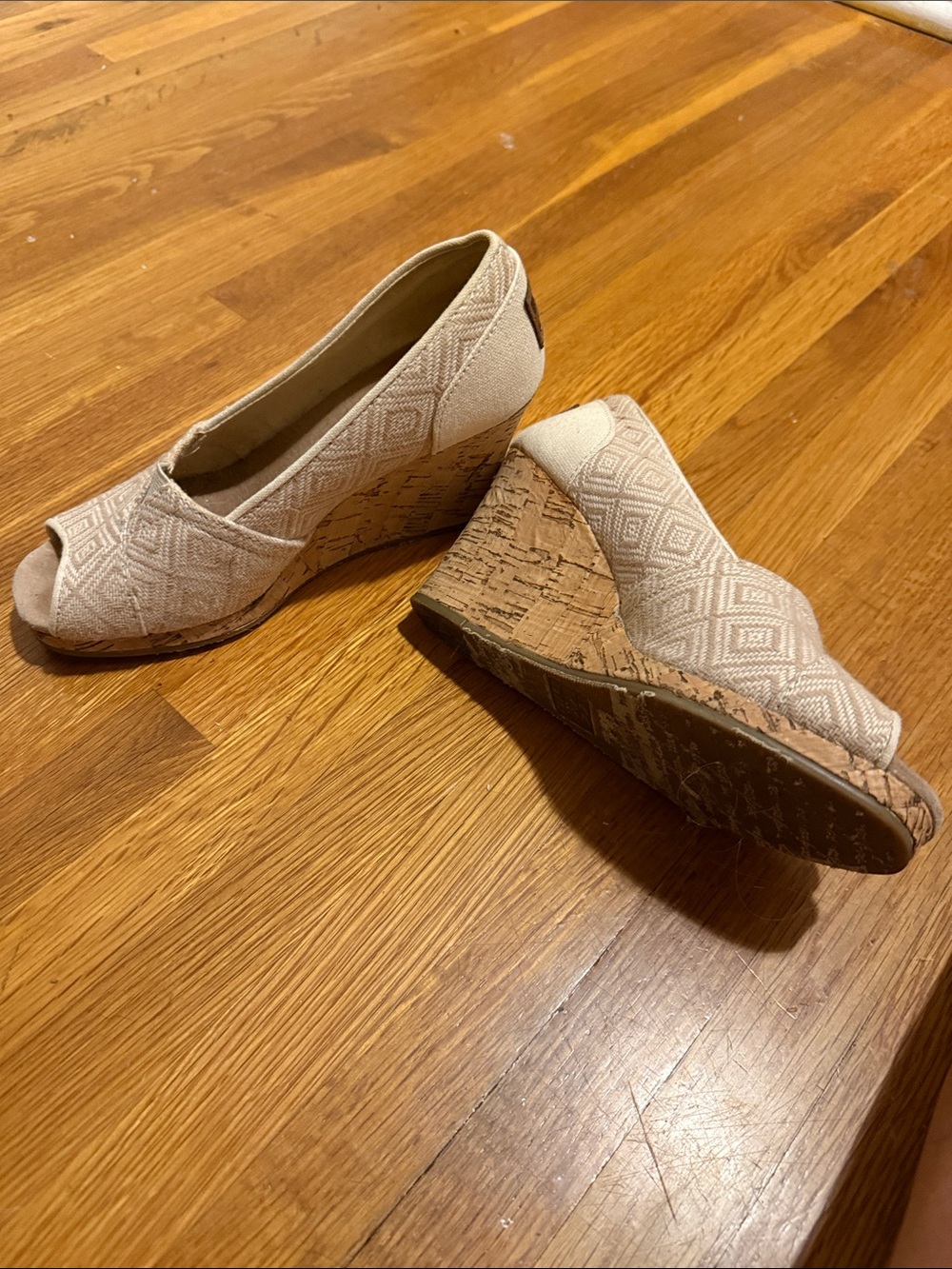 Tom’s women’s 5.5 cork wedge